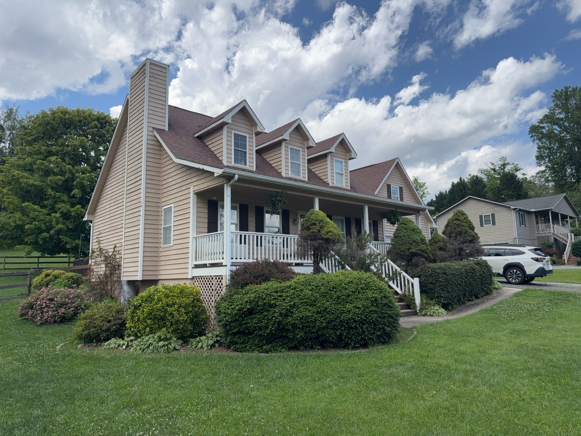 Home exterior before siding replacement